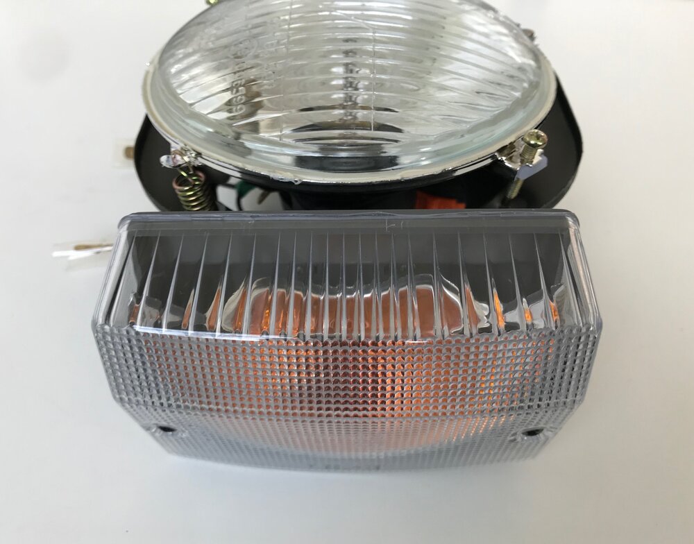Koplamp unit + richtingaanwijzer  Ape Classic + Calessino + Apecar P501-P601 - Links - AKTIE