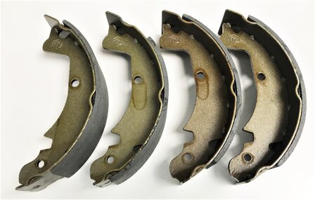 Brake shoe set 10inch. Vespacar P2 + Apecar P501