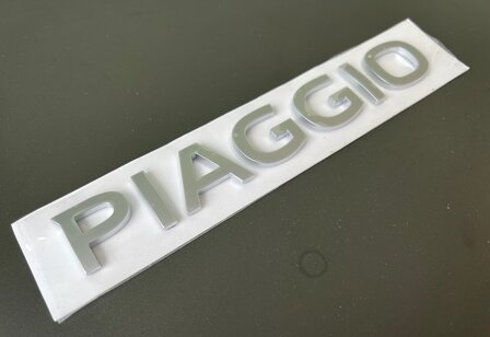 Logo / embleem &#039;&#039;Piaggio&#039;&#039; op achterbumper Porter NP6 1.5