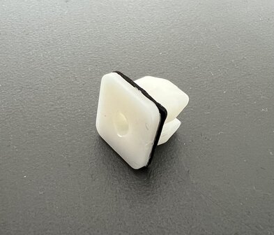 Plug voorbumper bevestiging Porter NP6 1.5