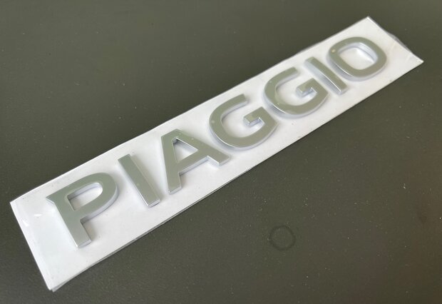 Logo / embleem ''Piaggio'' op achterbumper Porter NP6 1.5