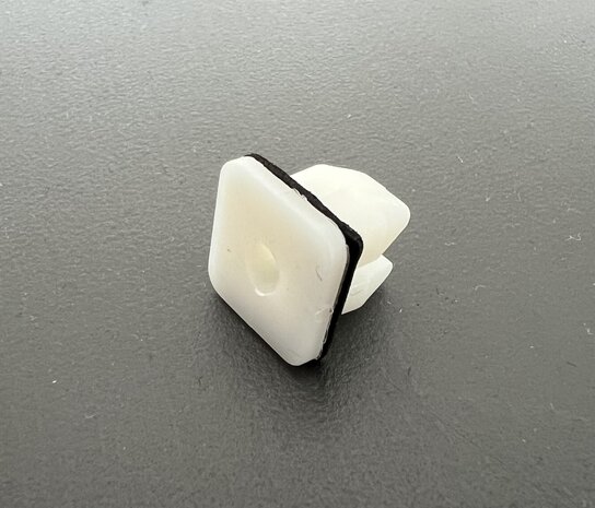 Plug voorbumper bevestiging Porter NP6 1.5