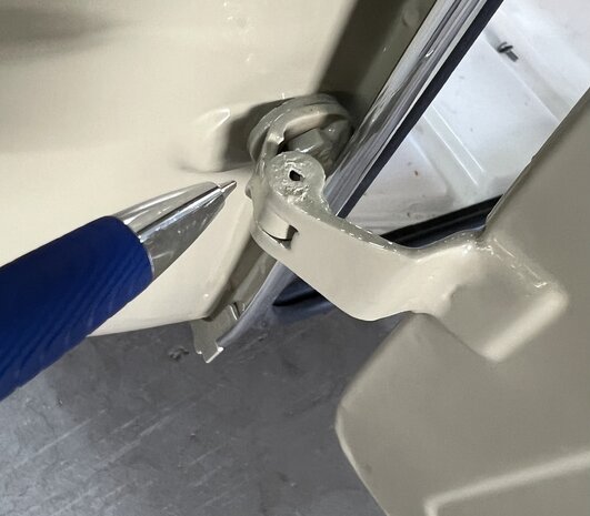 Deurscharnier - bevestiging Ape Classic + Apecar P501-P601 + MPF400