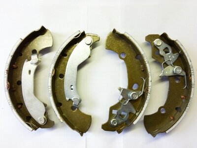Remschoen set Daihatsu / Porter tot 2010