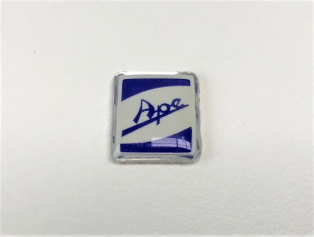 Embleem / Logo op chromen sierlijst voorspatbord 15x15mm. Calessino Diesel en Benzine