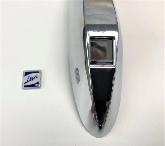 Embleem / Logo op chromen sierlijst voorspatbord 15x15mm. Calessino Diesel en Benzine